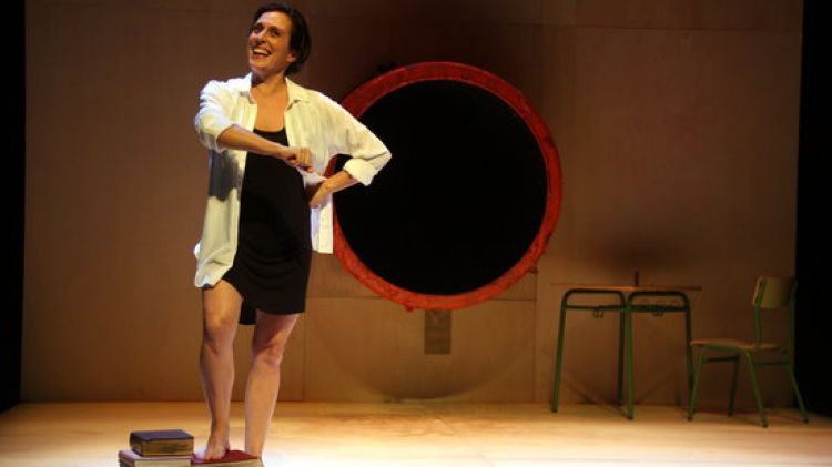 Clara Segura actuant en l'obra "El Conillet" al Temporada Alta de l'any passat © ACN