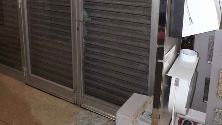 Els lladres sempre forçaven la persiana per accedir al comerç