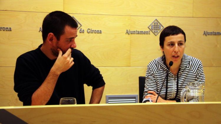 Els regidors de la CUP Lluc Salellas i Laia Pèlach, avui © ACN