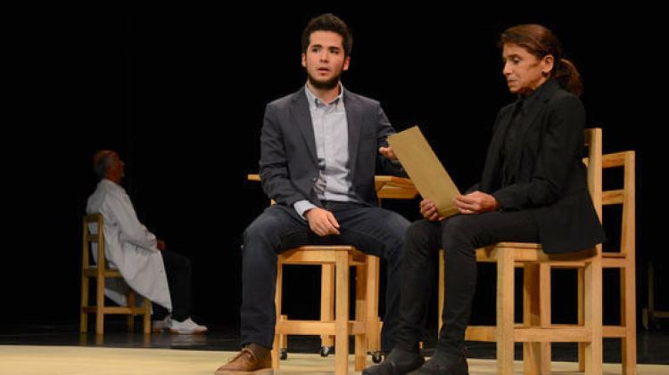 Dos dels actors que participen en l'obra 'The Valley of Astonishment' de Peter Brook