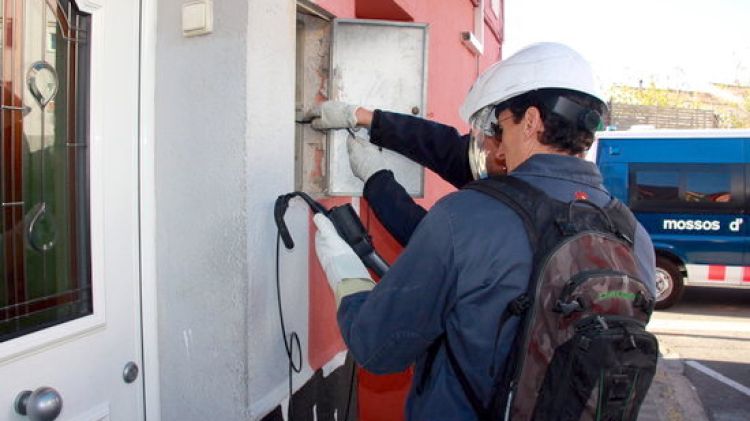 Els tècnics d'Endesa han inspeccionat una cinquantena d'habitatges aquest matí © ACN