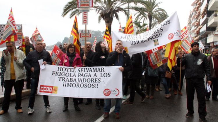 Els treballadors durant la manifestació d'aquest matí © ACN