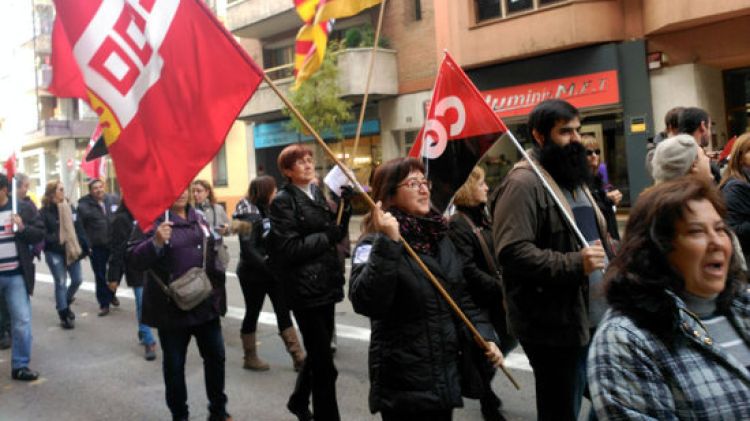 Els treballadors d'Eulen manifestant-se aquest migdia © ACN