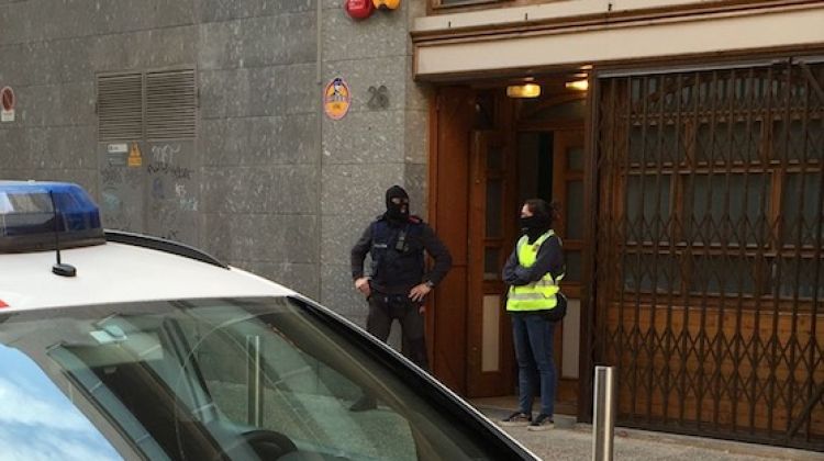 Exterior del local de l'associació el dia de les detencions