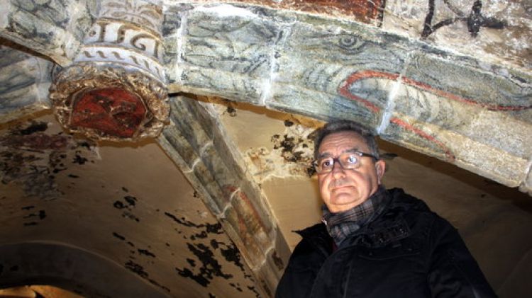 El director de l'obra de restauració de l'església Sant Pere de Ripoll, Josep Arimany © ACN