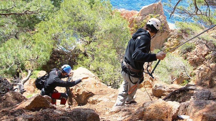 Dos escaladors a la Via Ferrata (arxiu) © ACN