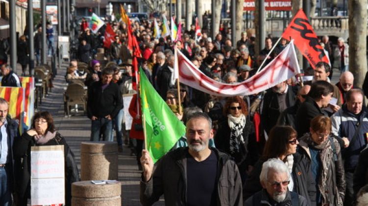 Els manifestants pels carrers de Perpinyà © ACN