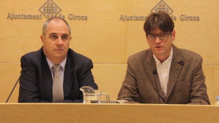 L'alcalde, Albert Ballesta, i el president de l'associació, Josep Carreras © ACN