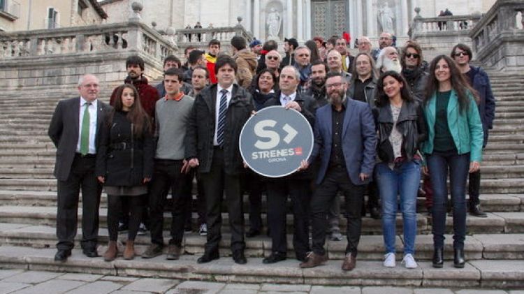 Artistes i organitzadors, aquest matí davant la Catedral de Girona © ACN
