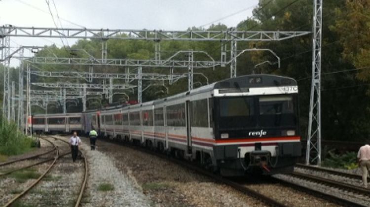 Imatge del tren descarrilat aquest migdia a l'alçada de Flaçà © ACN