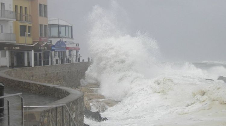 El temporal de vent va castigar ahir els municipis de l'Alt Empordà, a l'imatge, l'Escala © R. Carmona