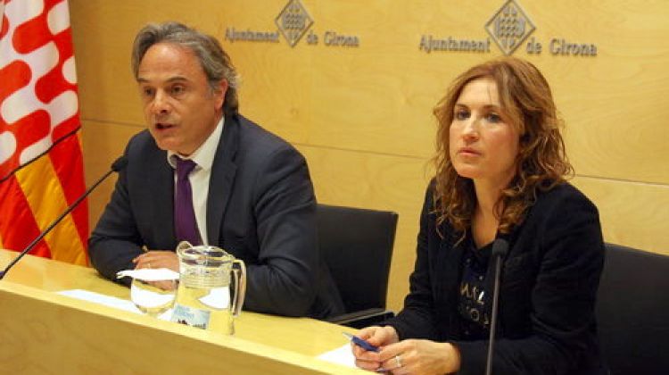 El portaveu del govern de Girona, Carles Ribas, i la tinent d'alcalde M. Àngels Planas © ACN