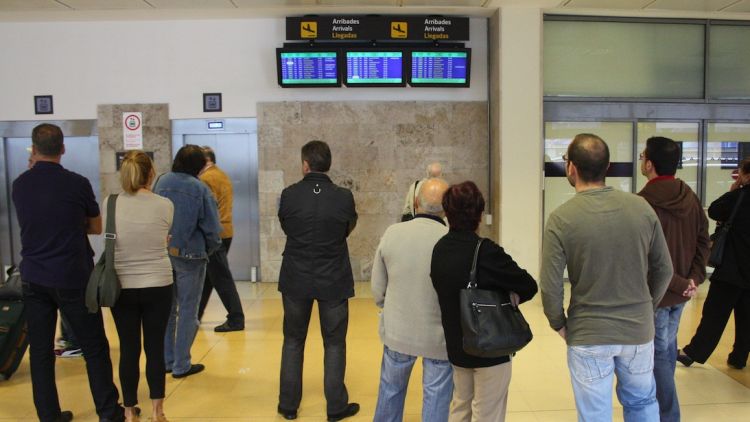 Passatgers a l'Aeroport de Girona (arxiu)