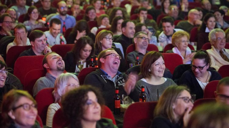 Espectadors d'un dels espectacles de l'any passat al Teatre Jardí