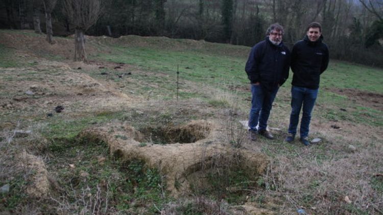 Lluís Amat i Xevi Collell al jaciment de l'Aubert © ACN