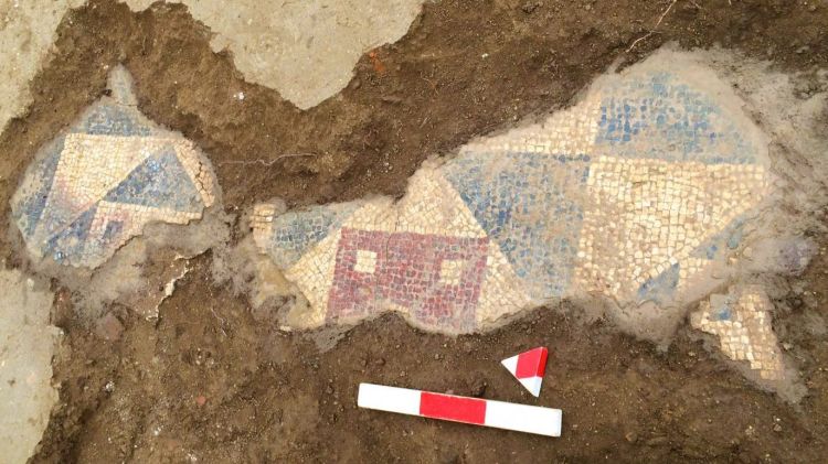 Imatge del fragment del paviment mosaic descobert a la vil·la romana de Sant Antoni Calonge © ACN