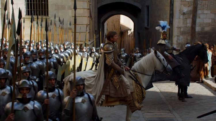 Jamie Lanister davant les escales de la Catedral de Girona © HBO