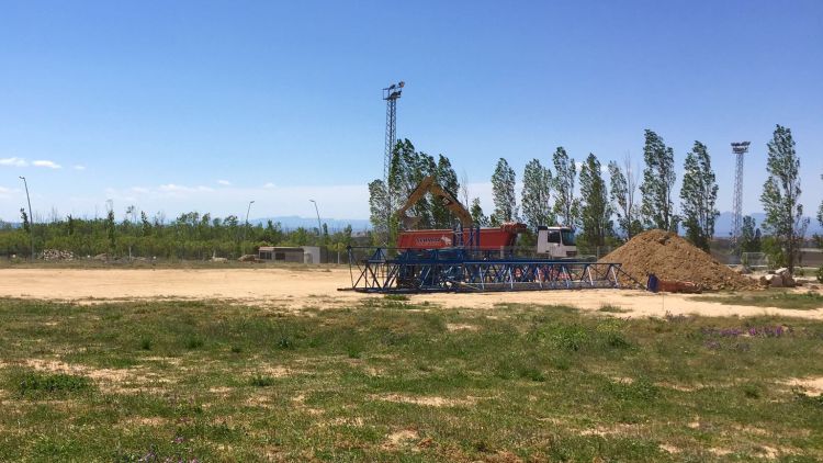 Les màquines ja treballen al solar on s'aixecarà el nou edifici