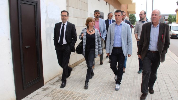La consellera de Governació, Meritxell Borràs, i l'alcalde de Salt, Jordi Viñas, avui al bloc © ACN