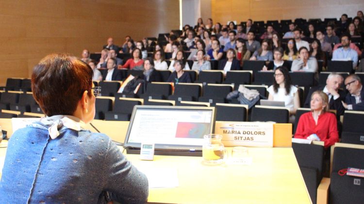 Una de les dermatòlogues de l'Hospital Trueta de Girona durant la jornada © ACN