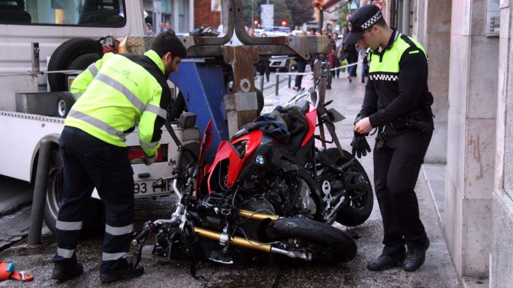 Estat en que va quedar la motocicleta accidentada (arxiu) © ACN