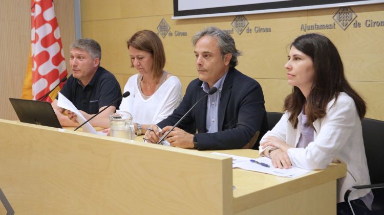 Els comissaris de l'exposició, l'alcaldessa de Girona i el regidor de Cultura © Aj. de Girona