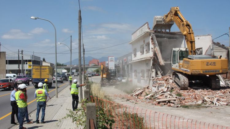 Diversos edificis aniran a terra per poder ampliar la carretera © ACN