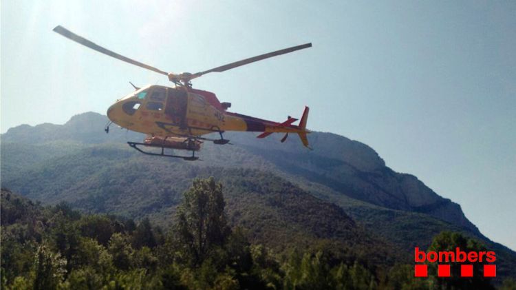 L'helicòpter dels Bombers que ha treballat en les tasques de rescat del jove