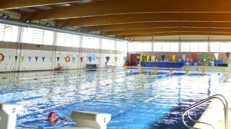 Interior de la piscina municipal de Figueres (arxiu)