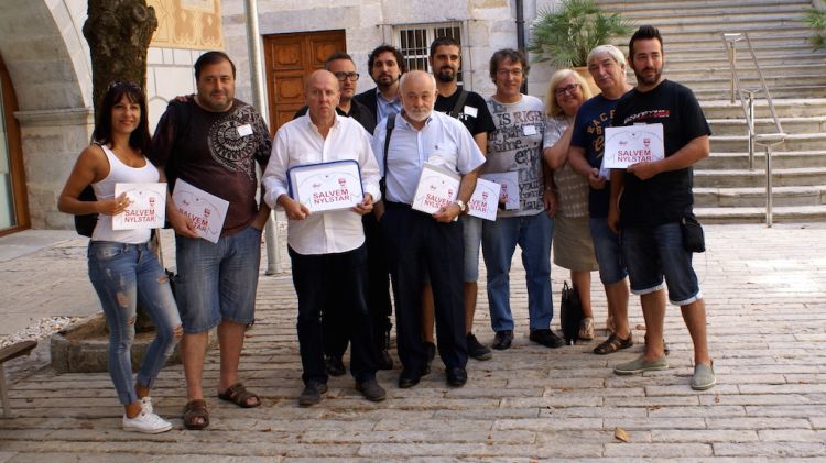 Representants del comitè d'empresa de Nylstar després de la reunió d'avui amb el Govern © ACN