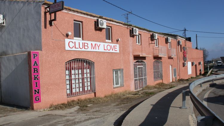 El Club My Love, a l'interior del qual la policia va detenir els proxenetes que es dedicaven a explotar sexualment les joves estrangeres © ACN