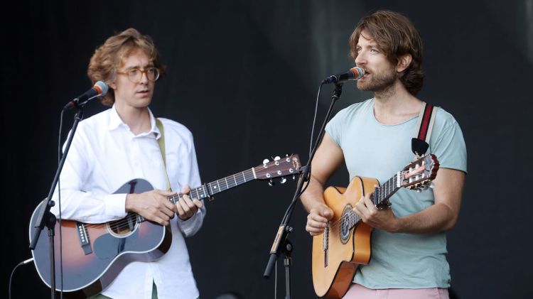 Erlend Øye i Erik Glambek Bøe, ahir damunt l'escendari de Cap Roig © José Irún