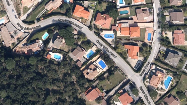 La finca es troba al carrer Isidre Novell a Calonge © Google Earth