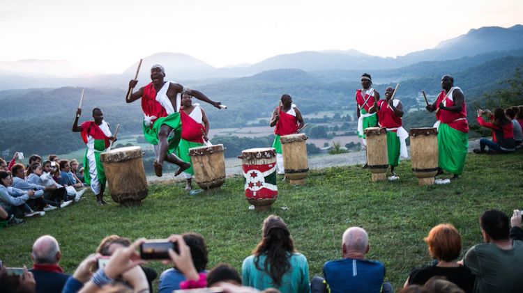 Actuació dels tambors sagrats de Burundi en la 34a edició de l'Ésdansa