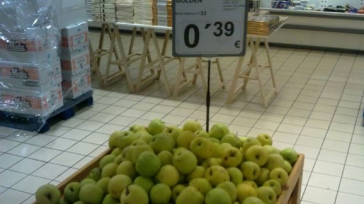 Imatge d'un establiment de la cadena Bon Preu - Esclat on es venien pomes golden a 0,39 euros el quilo.. ACN
