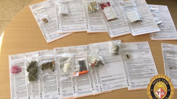 Imatge de les denúncies i la droga intervinguda a la rave de Llagostera