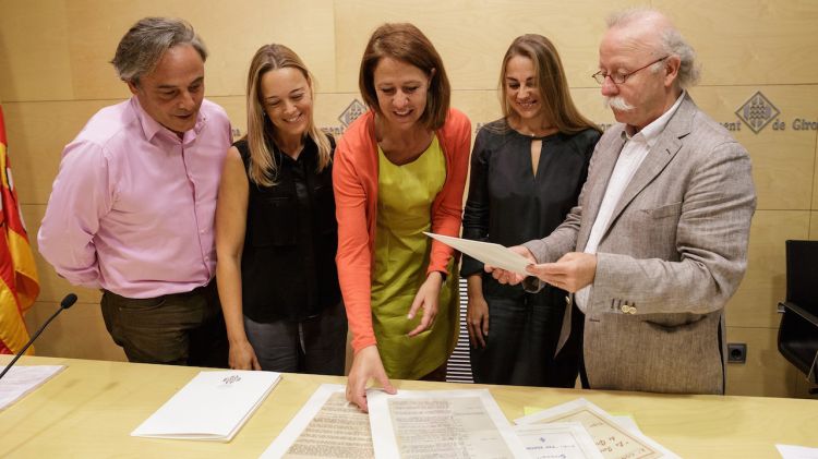 Les nétes de Francina Boris han cedit el seu fons avui a l'Ajuntament © Aj. de Girona