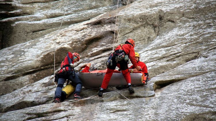 Un rescat simulat al salt de Sallent © ACN