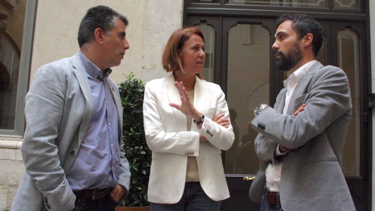 D'esquerra a dreta: Jordi Viñas, Marta Madrenas i Roger Torrent  © ACN
