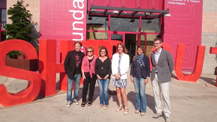 Les autoritats i padrins del Shopp Out de la Fundació Ramon Noguera, aquest matí