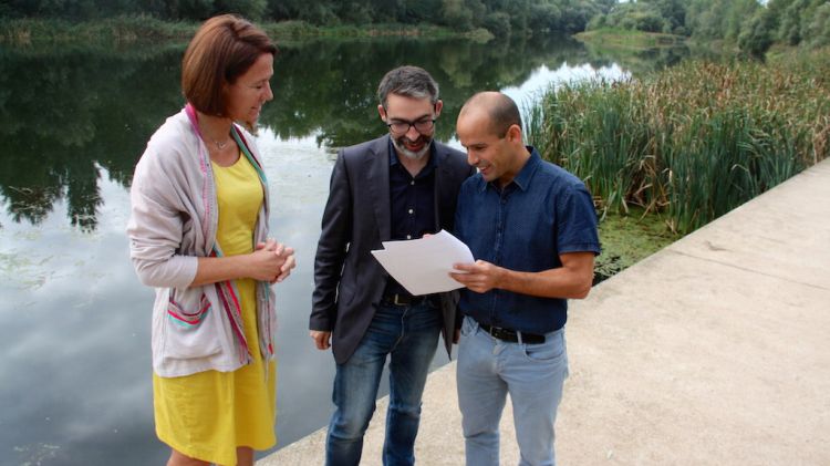 Narcís Sastre flanquejat per Marta Madrenas i Ponç Feliu © ACN