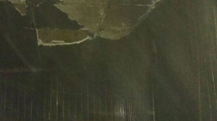 Estat en que ha quedat l'habitació cremada a l'habitatge