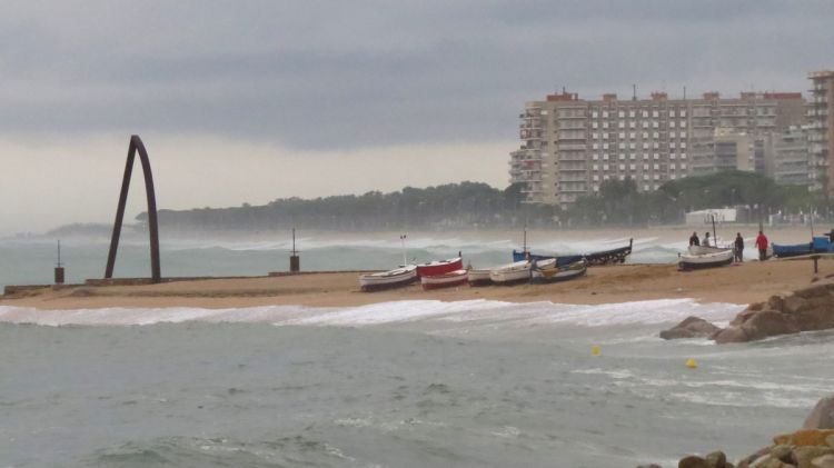 La platja de Blanes durant un temporal de llevant l'octubre de 2016