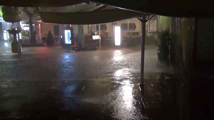 La llevantada a la plaça Gala i Salvador Dalí de Figueres, ahir al vespre © Tramuntana.tv