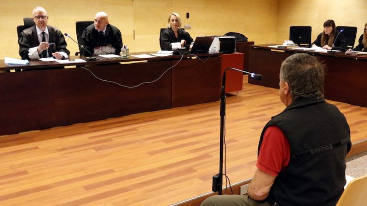 L'acusat, aquest matí a l'Audiència de Girona © ACN