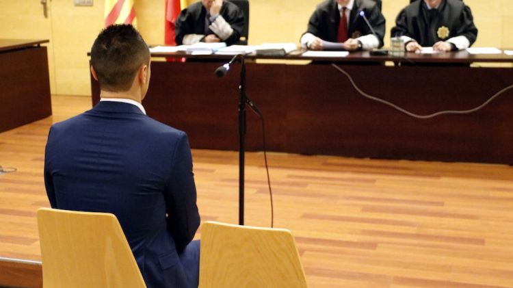 L'acusat de tenir la parella retinguda a Salt, davant el tribunal © ACN