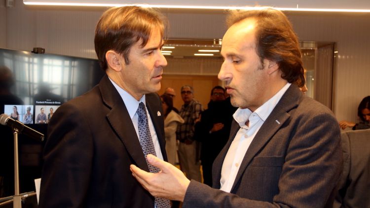 El subdelegat de l'Estat a Girona, Joan Manuel Sánchez-Bustamante, i el rector de la UdG, Sergi Bonet © ACN
