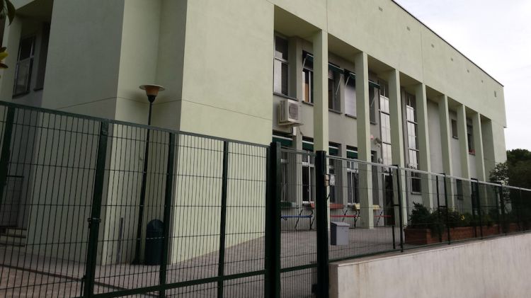 Exterior de l'escola d'educació especial Els Àngels