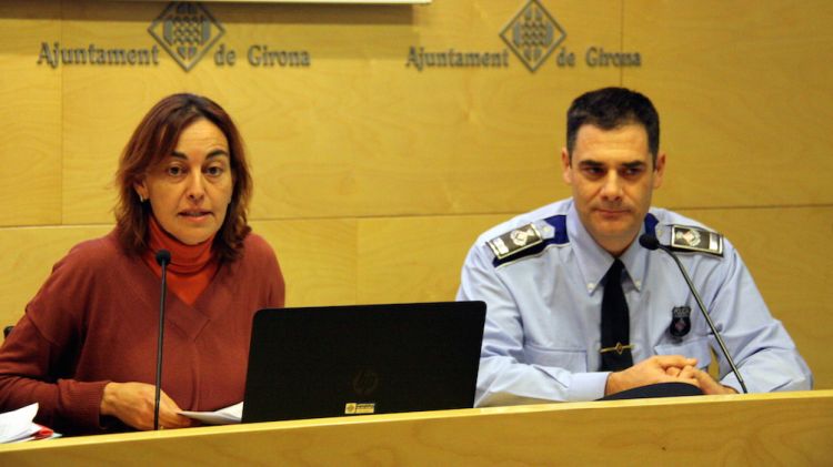 La regidora de seguretat, Sílvia Paneque, i l'inspector de la Policia Local de Girona, Joan Jou © ACN