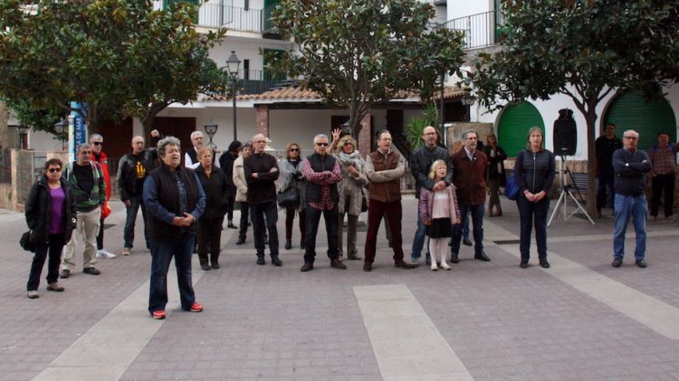 Concentració que s'ha fet a Tossa amb l'alcaldessa, Gisela Saladich, al davant © ACN